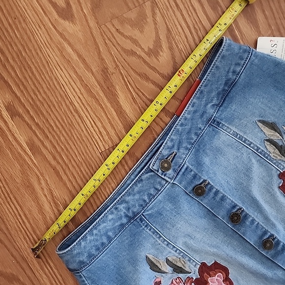 NWT Guess embroidery skirt size med button up festival - Picture 4 of 6